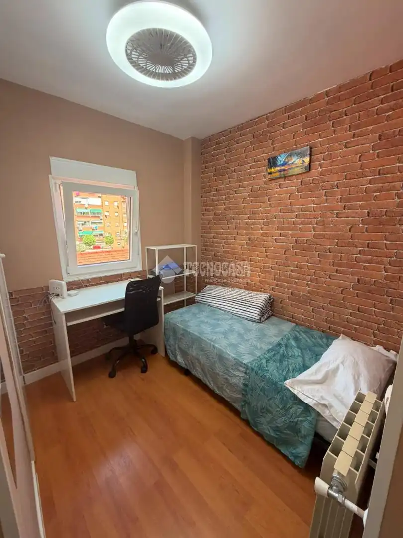 Bedroom of Flat for rent in Getafe  with Air Conditioner, Heating and Furnished