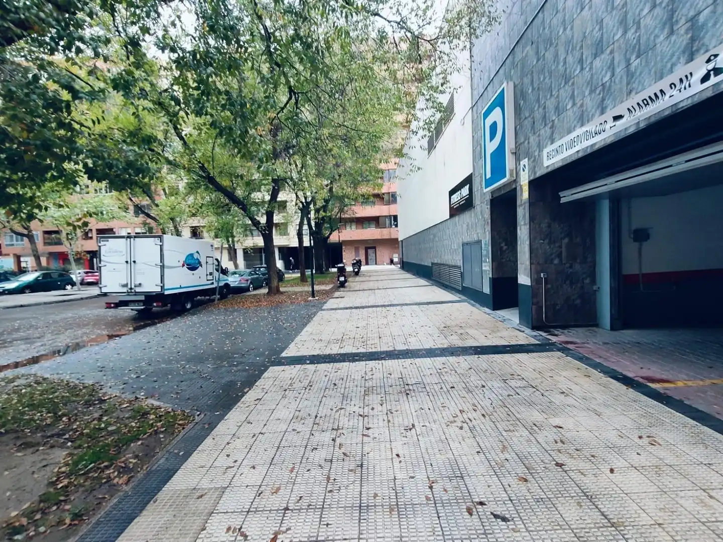Parkplatz von Garage zur Miete in Zaragoza