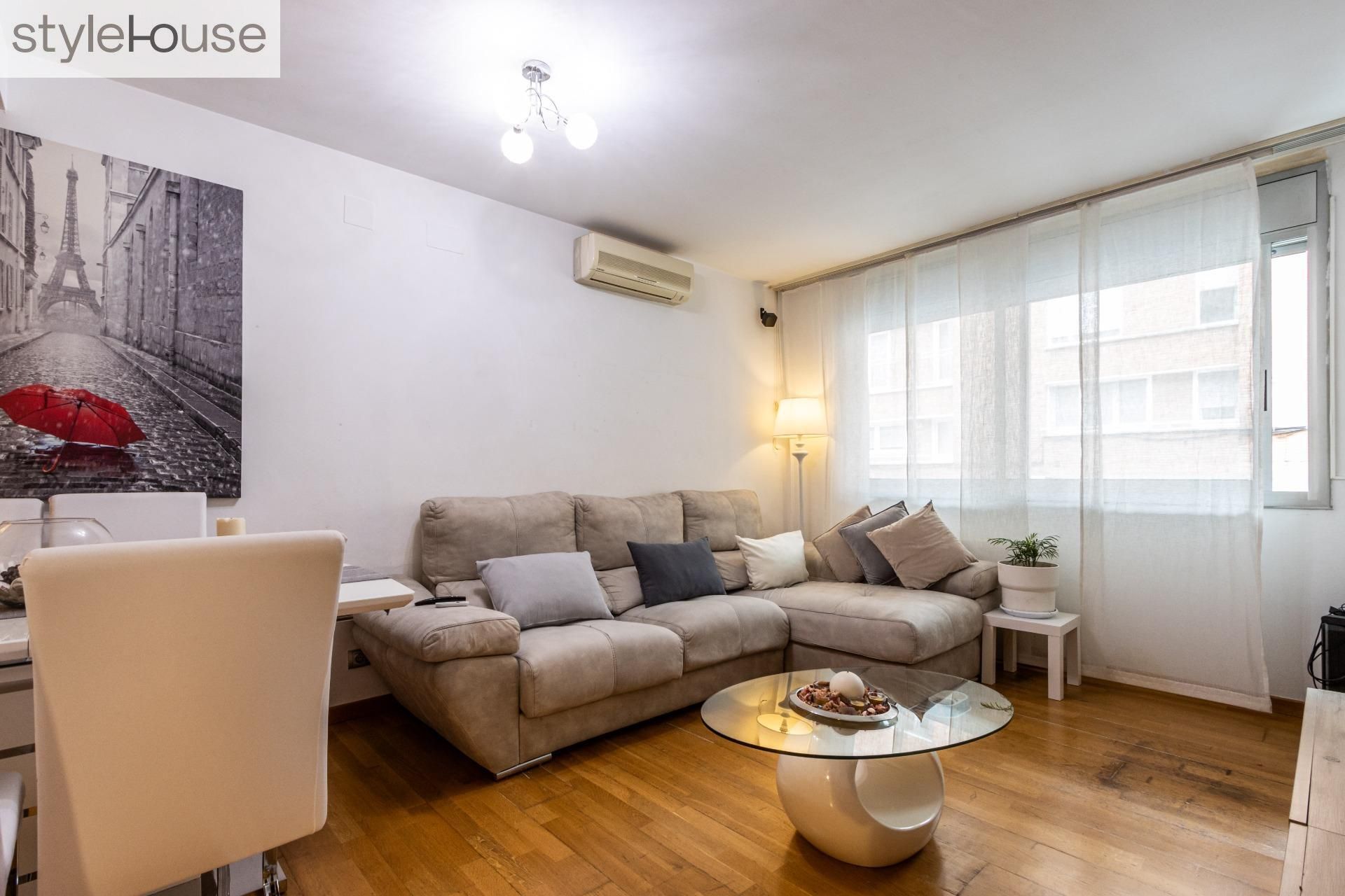 Living room of Flat for sale in Terrassa  with Heating and Parquet flooring