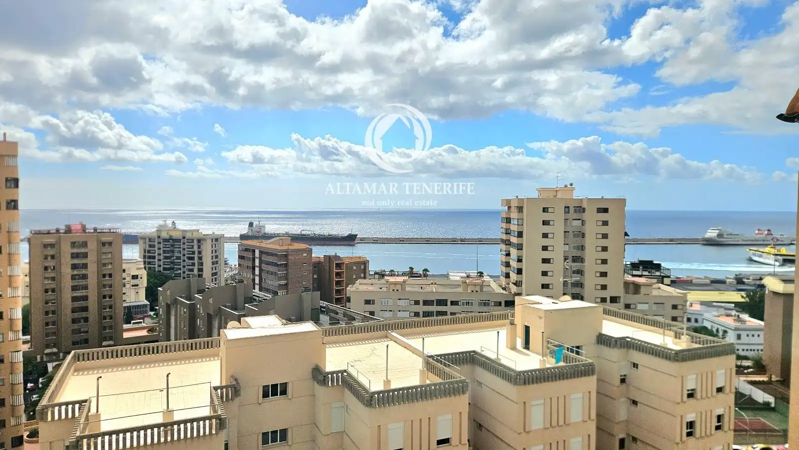 Vista exterior de Apartament en venda en Santa Cruz de Tenerife amb Aire condicionat i Traster