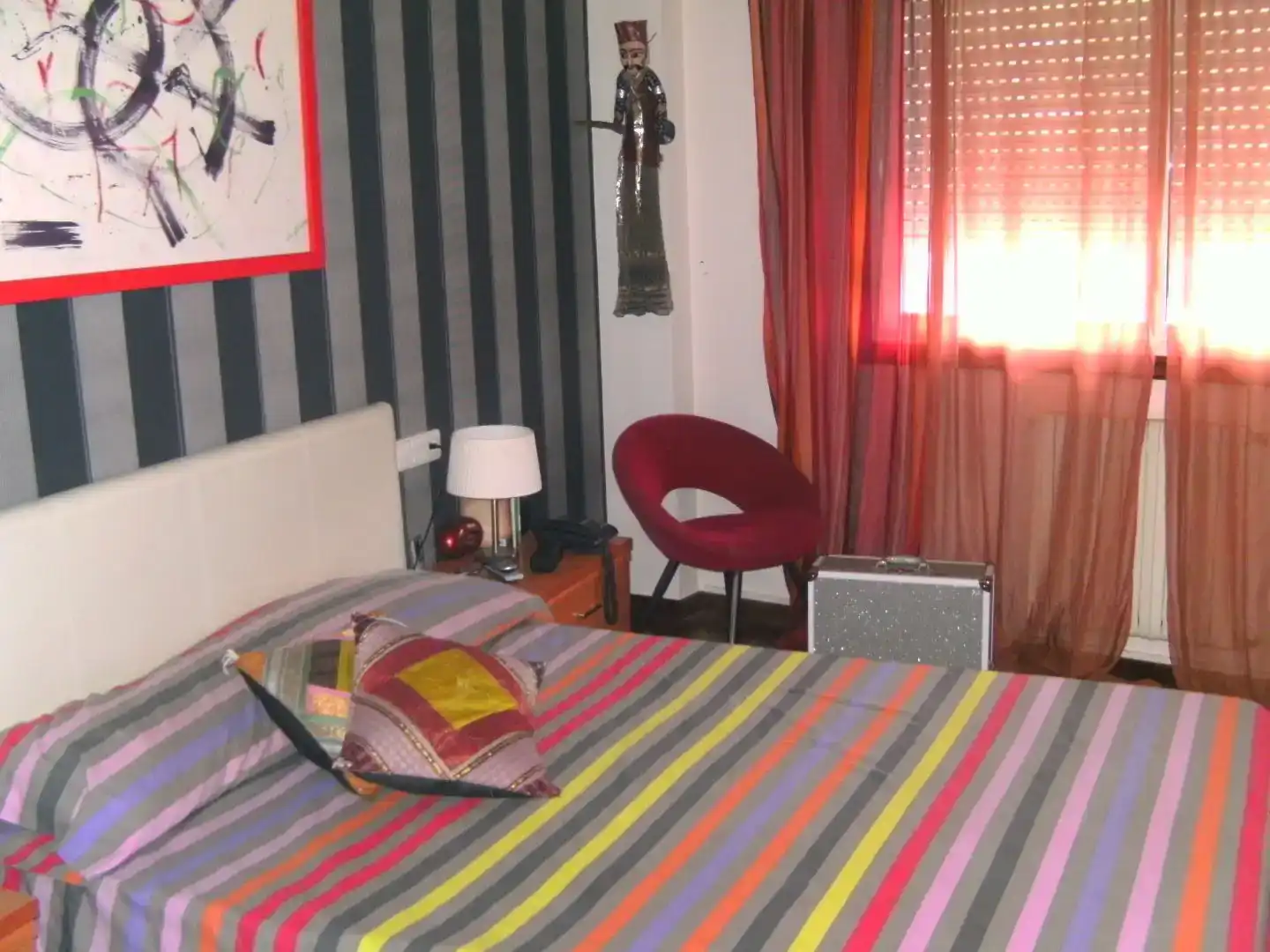 Dormitori de Apartament per a compartir en Ourense Capital  amb Parquet i Moblat