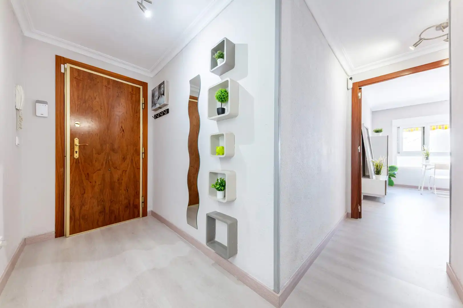 Piso en venta en Alicante / Alacant con Terraza, Balcón y Alarma
