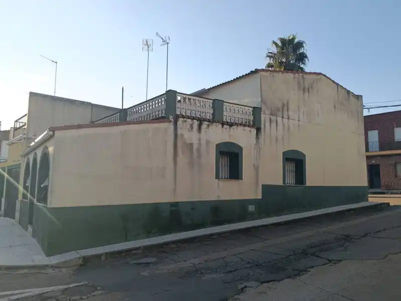 Vista exterior de Casa o xalet en venda en Puebla de Obando amb Terrassa, Traster i Moblat