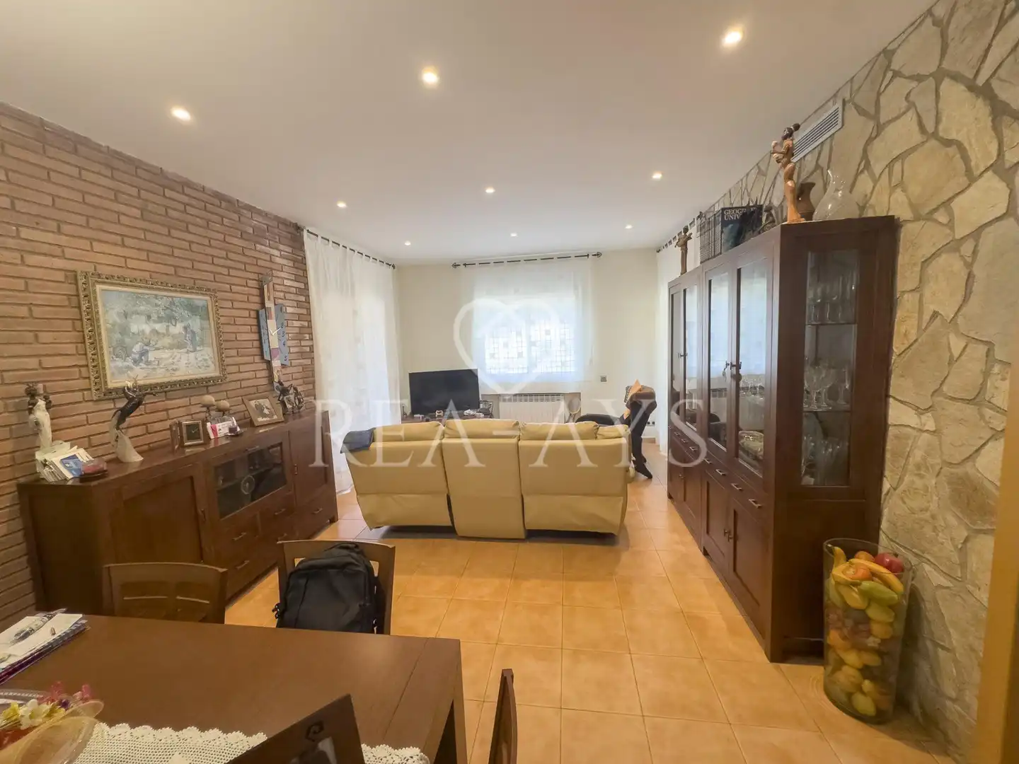 Sala de estar de Casa o chalet en venta en Vallirana con Aire acondicionado, Calefacción y Jardín privado