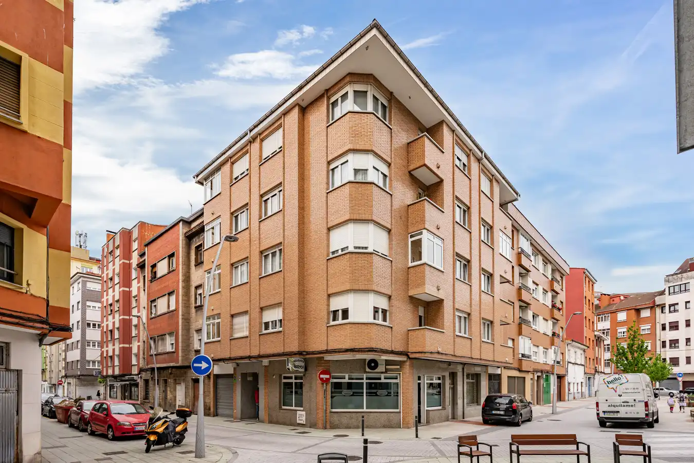 Außenansicht von Wohnung zum Verkauf in Gijón  mit Heizung, Abstellraum und Möbliert