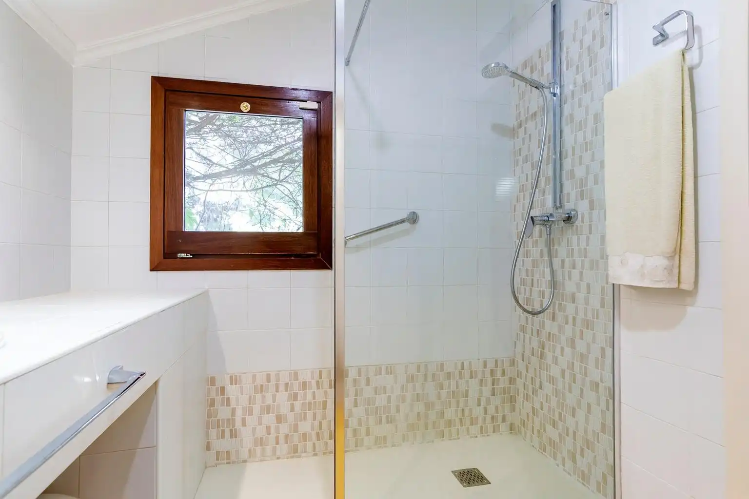 Bany de Casa o xalet en venda en Zaragoza amb Aire condicionat, Calefacció i Jardí privat