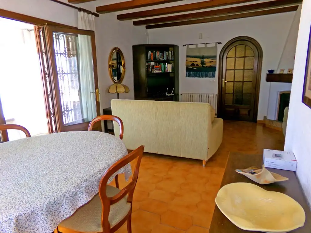Sala d'estar de Casa o xalet en venda en L'Escala amb Aire condicionat, Calefacció i Terrassa