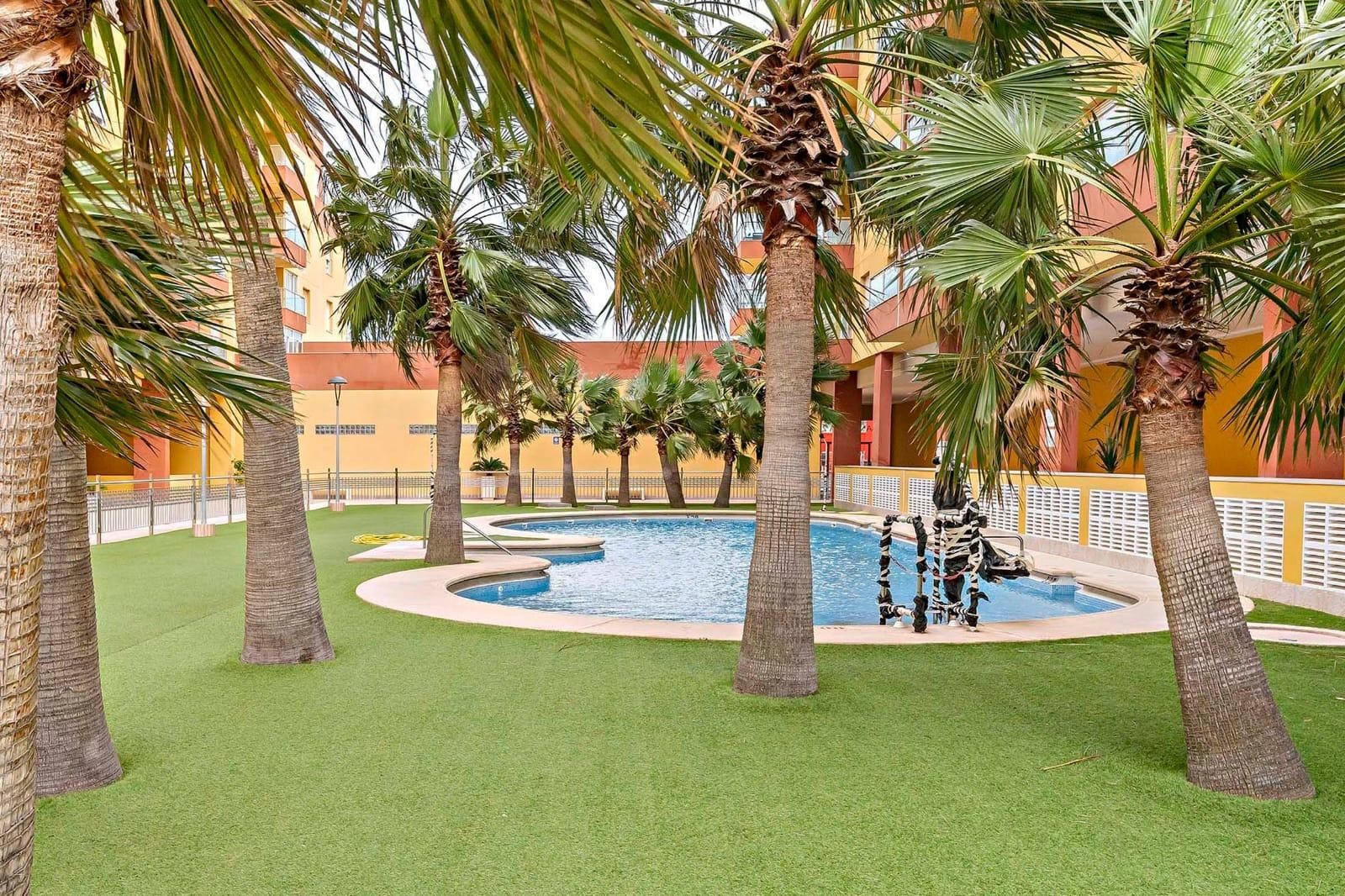 Piscina de Pis en venda en Roquetas de Mar amb Aire condicionat, Jardí privat i Terrassa