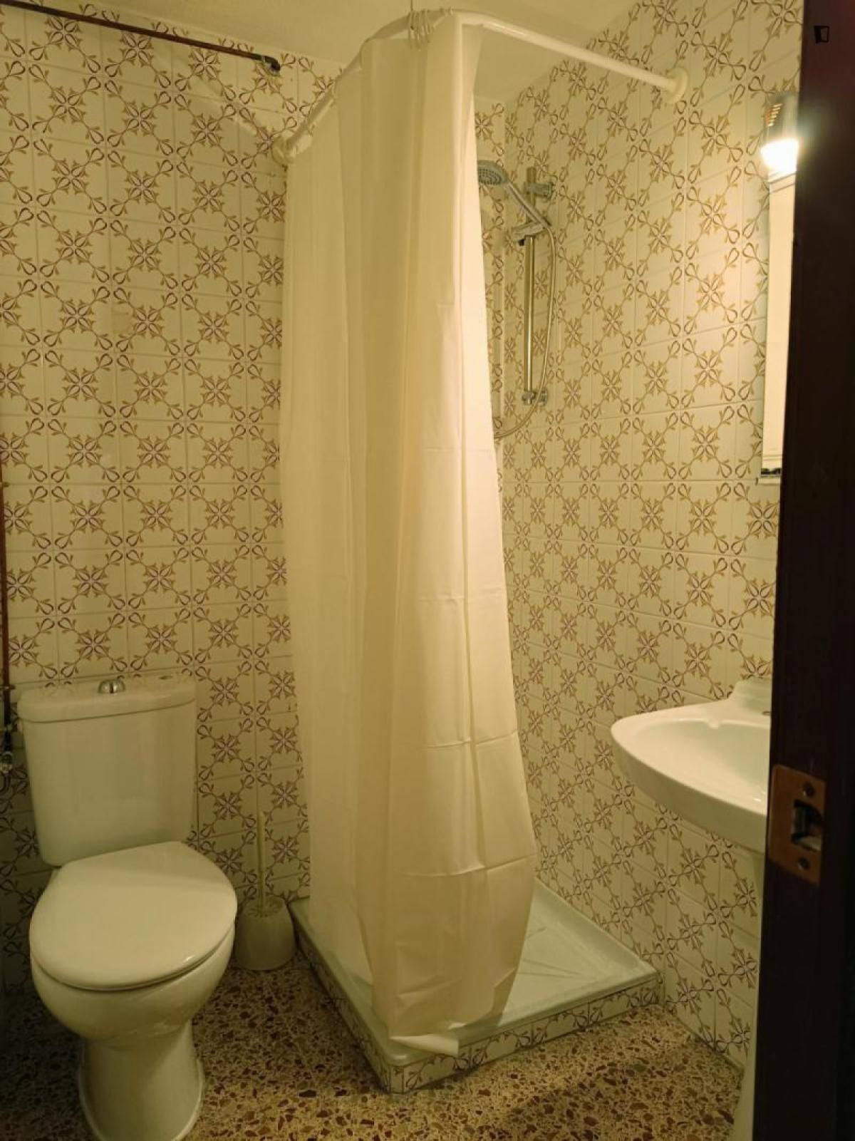 Bathroom of Apartment to rent in Alicante / Alacant  with Air Conditioner, Furnished and Washing machine