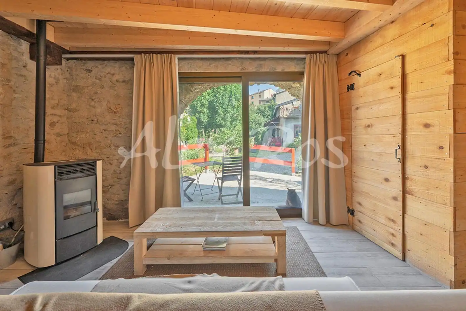 Sala de estar de Casa o chalet en venta en Llo con Terraza y Trastero