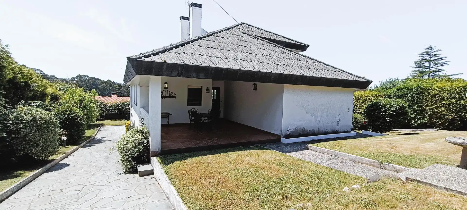Vista exterior de Casa o xalet en venda en Oleiros amb Calefacció, Terrassa i Balcó