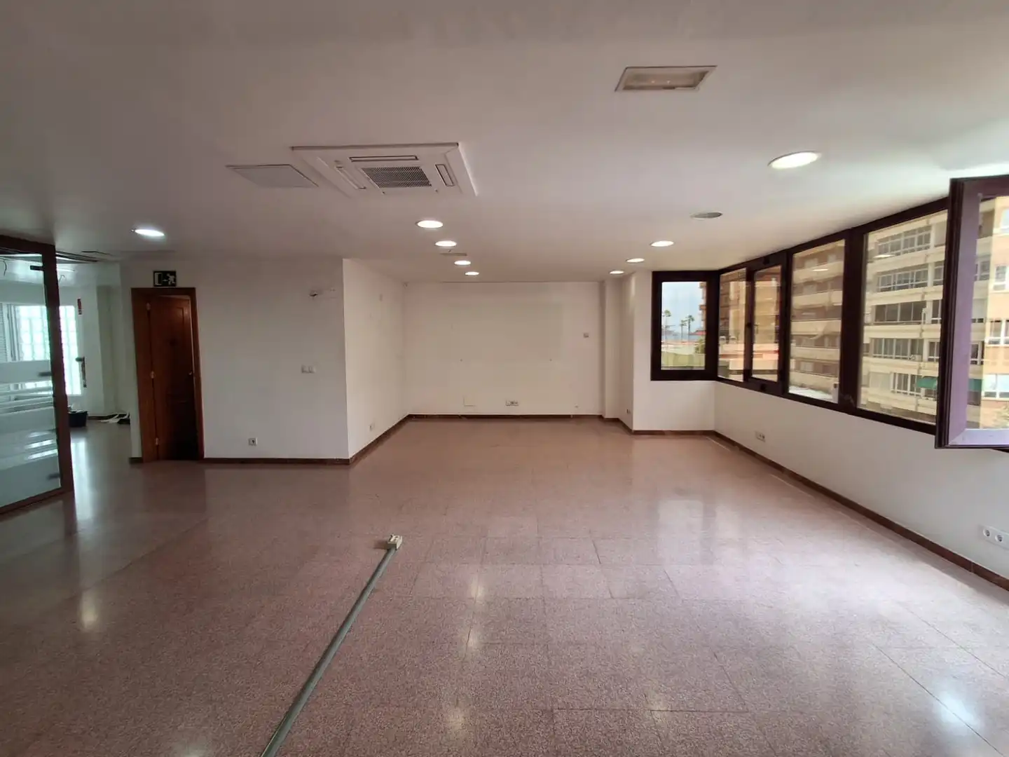 Büro zur Miete in Las Palmas de Gran Canaria mit Klimaanlage und Heizung