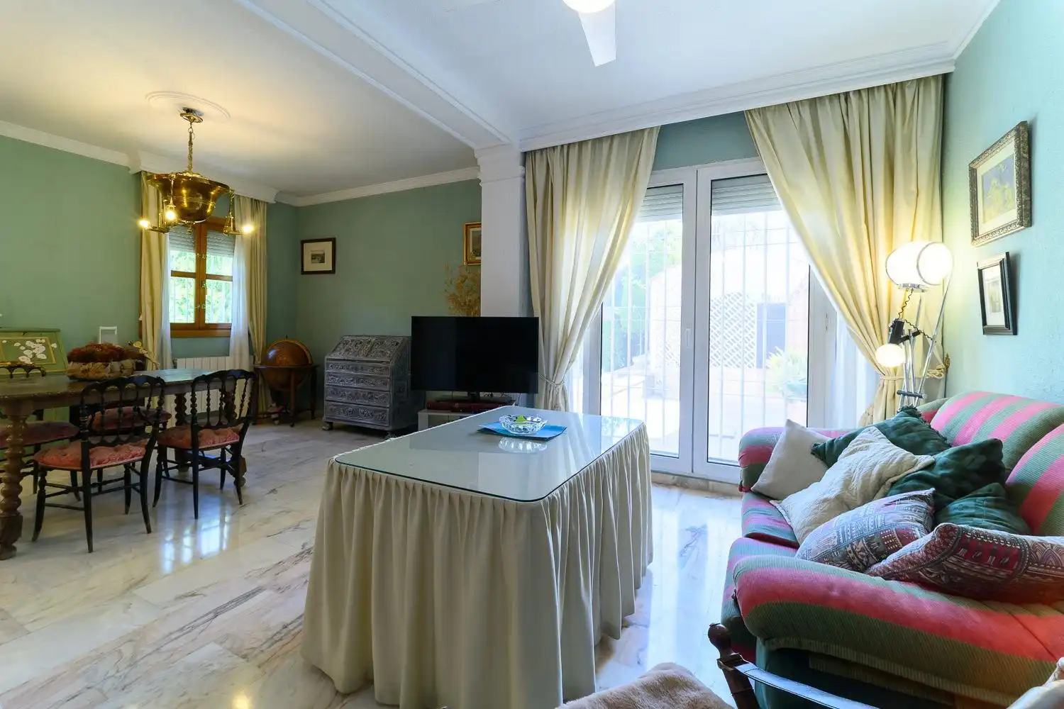 Sala d'estar de Casa o xalet en venda en Albolote amb Piscina