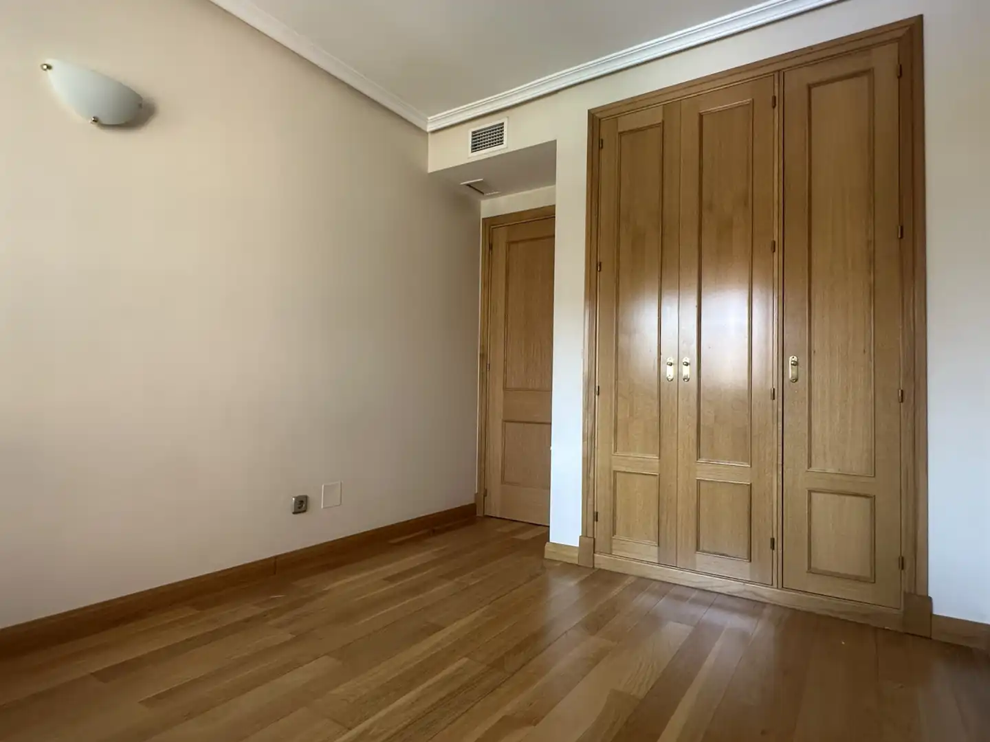 Dormitori de Pis en venda en Madrid amb Aire condicionat, Calefacció i Jardí privat