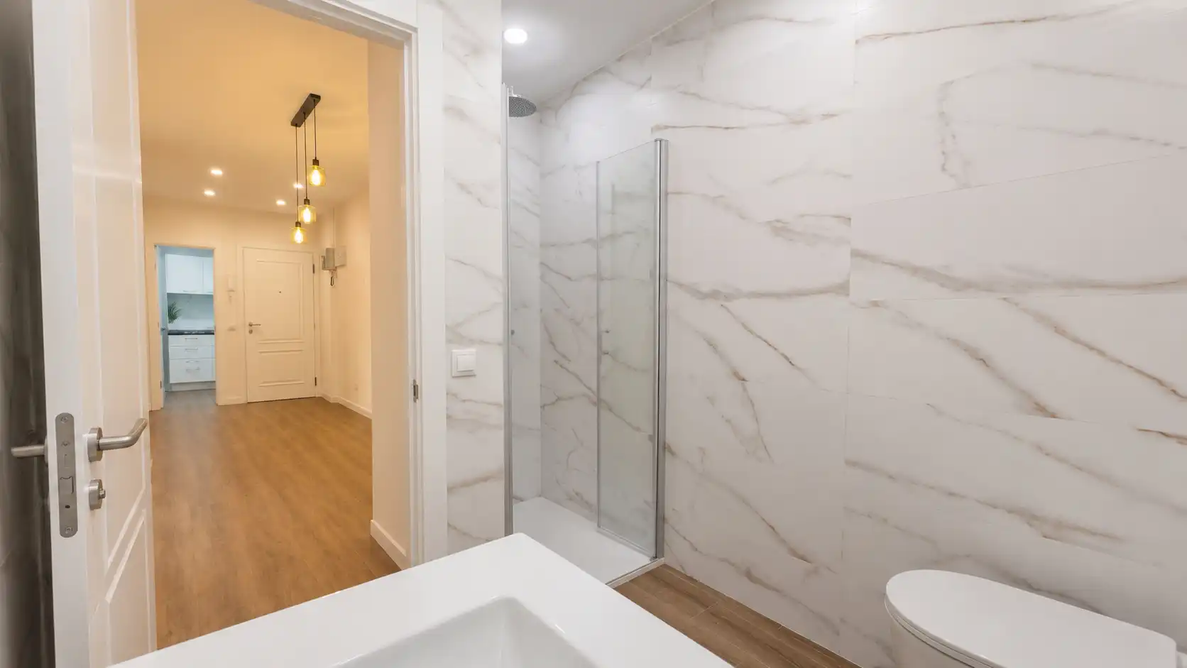 Badezimmer von Wohnung zum Verkauf in Barcelona mit Ofen und Alarm