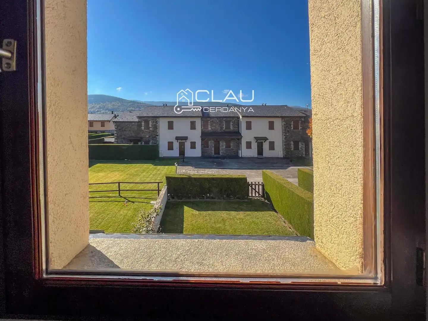 Exterior view of Detached homes for rent in Osséja  with Heating, Private garden and Parquet flooring