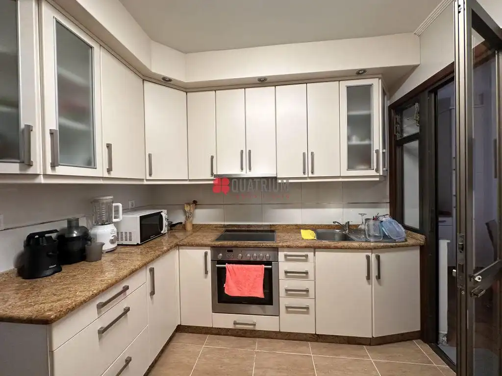 Cocina de Piso en venta en Ourense Capital  con Calefacción, Trastero y Balcón