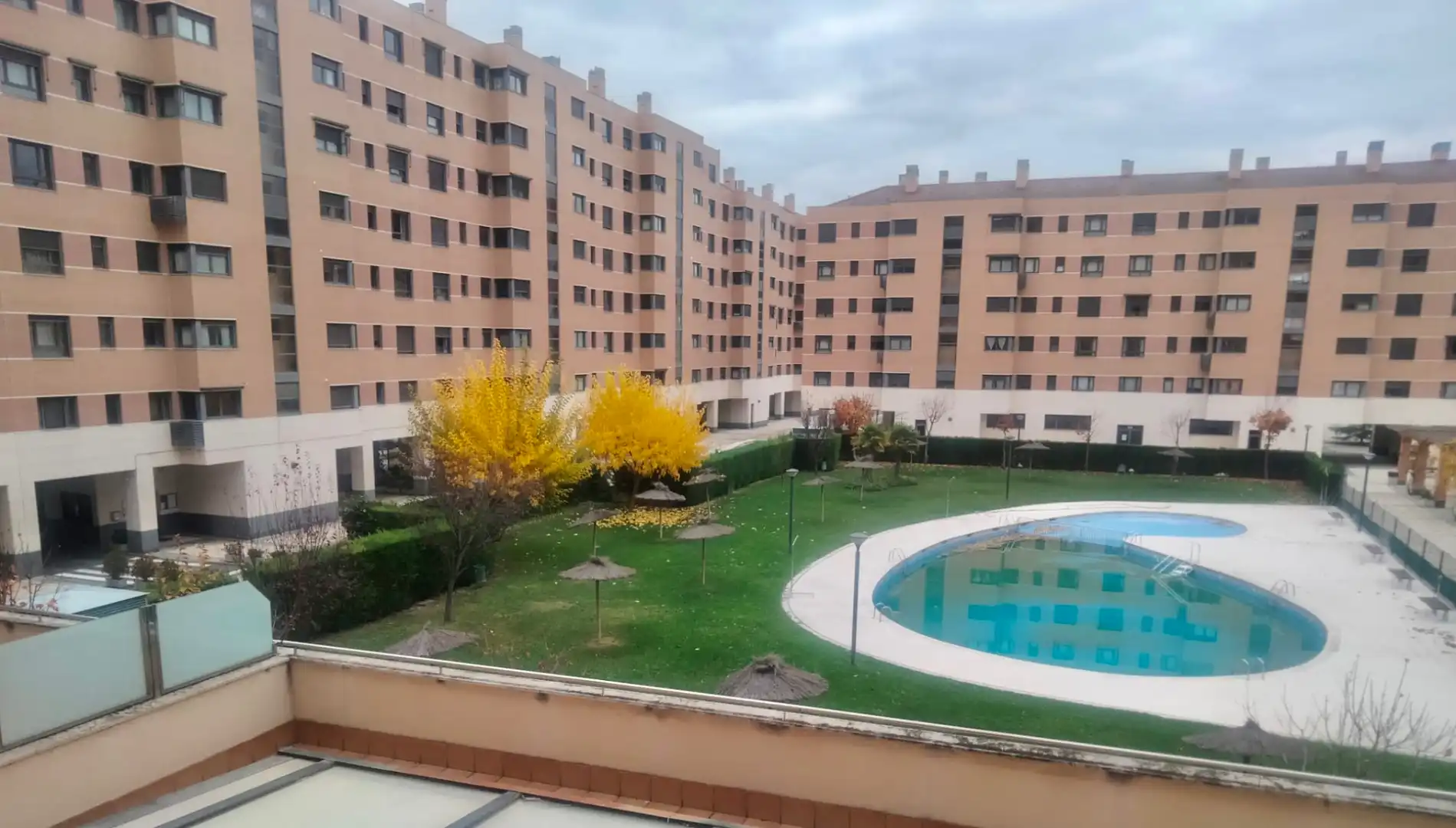 Piscina de Piso en venta en Valladolid con Calefacción, Parquet y Trastero