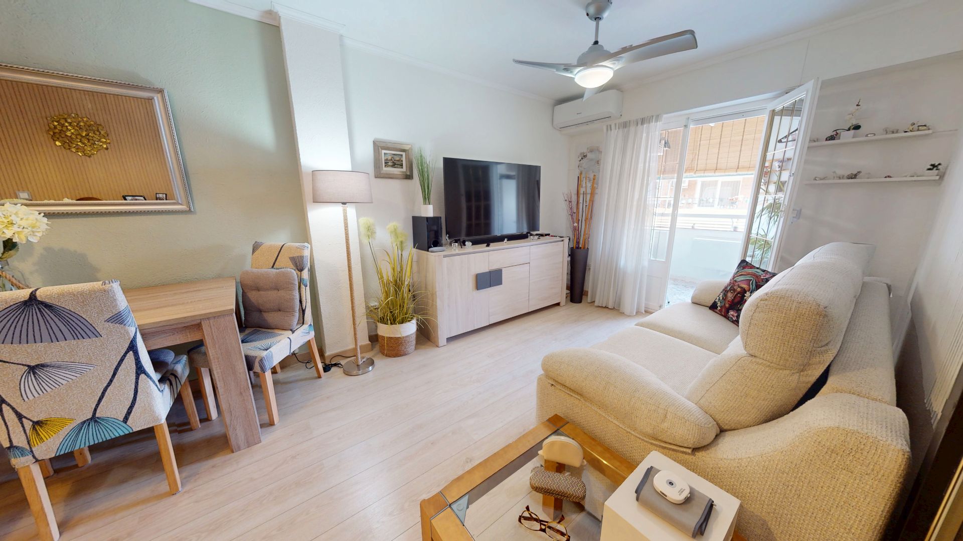 Living room of Flat for sale in Mutxamel  with Air Conditioner, Heating and Parquet flooring