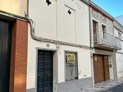 Vista exterior de Casa o xalet en venda en Don Benito amb Aire condicionat, Terrassa i Traster