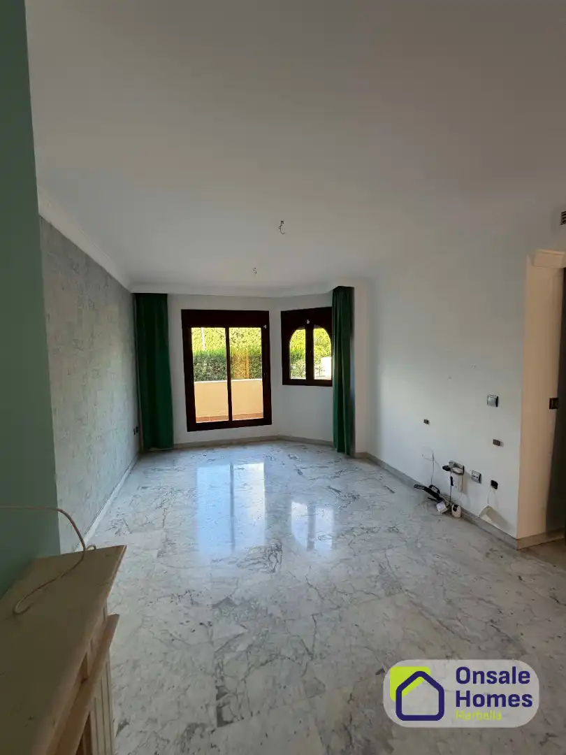 Sala de estar de Casa adosada en venta en Marbella con Aire acondicionado, Jardín privado y Terraza