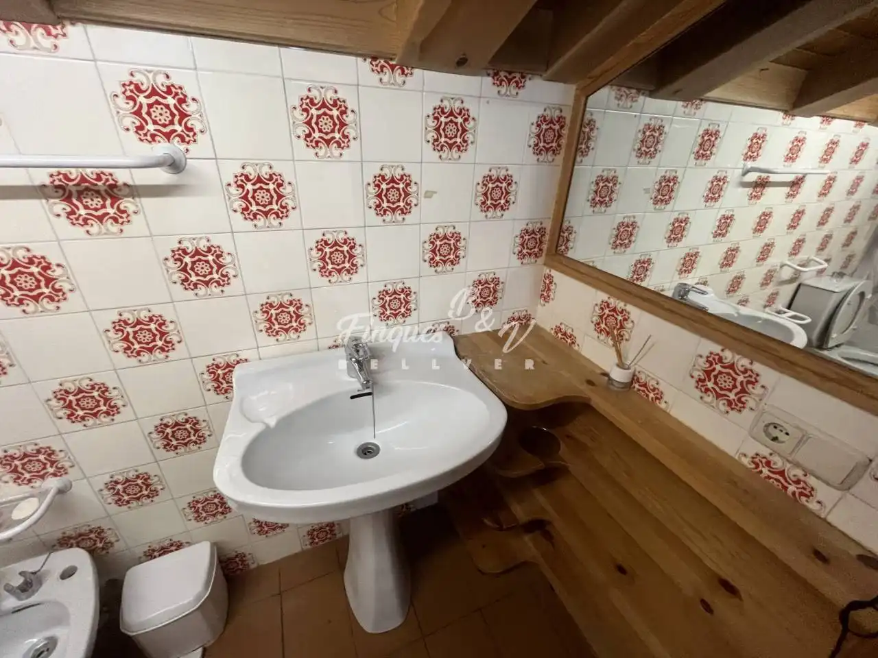 Bany de Àtic en venda en Bellver de Cerdanya amb Calefacció, Parquet i Moblat