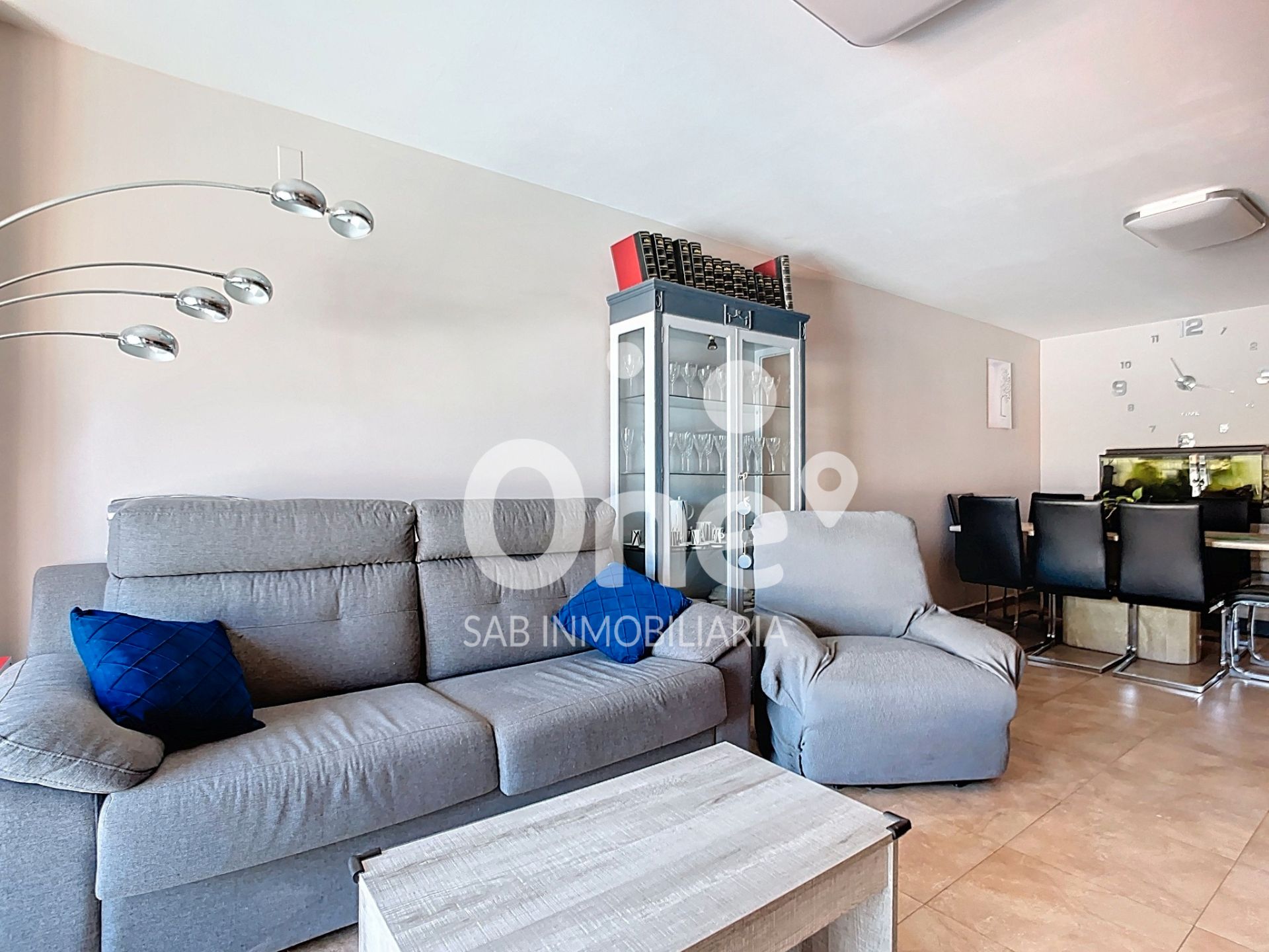 Sala de estar de Dúplex en venta en La Pobla de Vallbona con Aire acondicionado, Calefacción y Terraza