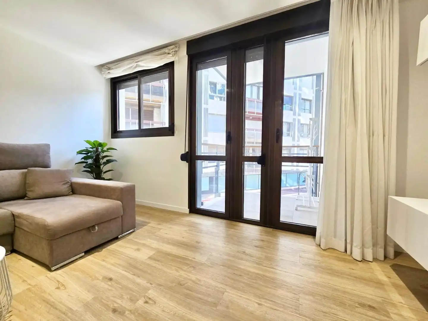 Living room of Flat for rent in Valencia  with Parquet flooring and Terrace