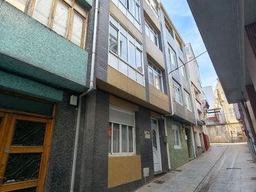 Casa bifamiliare con balcone in vendita a Rúa Tetuán 5