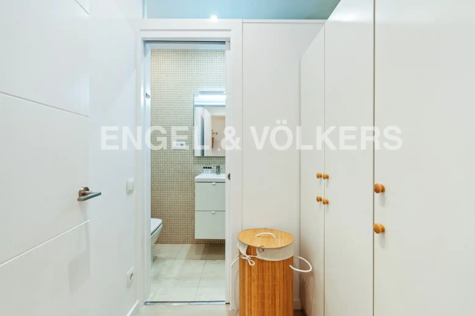 Bathroom of Flat for rent in Barcelona  with Air Conditioner, Heating and Parquet flooring