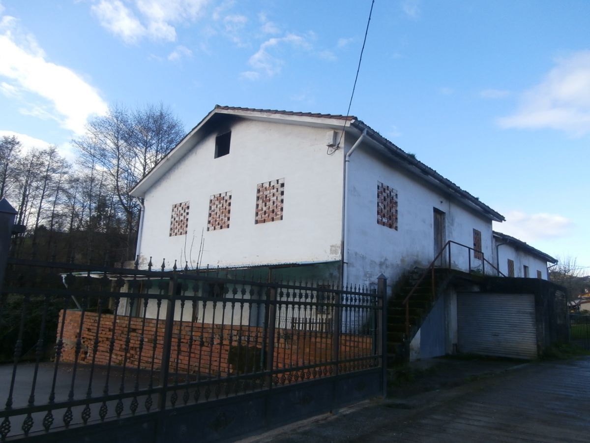 Vista exterior de Casa o xalet en venda en Grado amb Terrassa