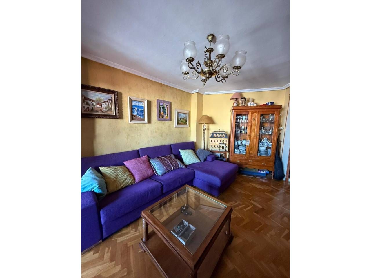 Sala d'estar de Pis en venda en León Capital  amb Calefacció, Parquet i Terrassa