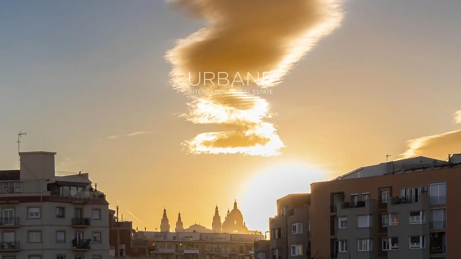 Vista exterior de Àtic en venda en Barcelona amb Aire condicionat, Calefacció i Terrassa