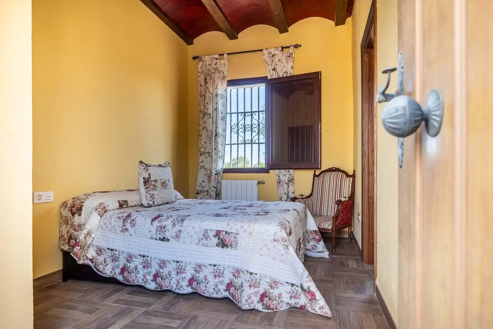Habitación de Finca rústica en venta en Carmona con Calefacción, Jardín privado y Terraza