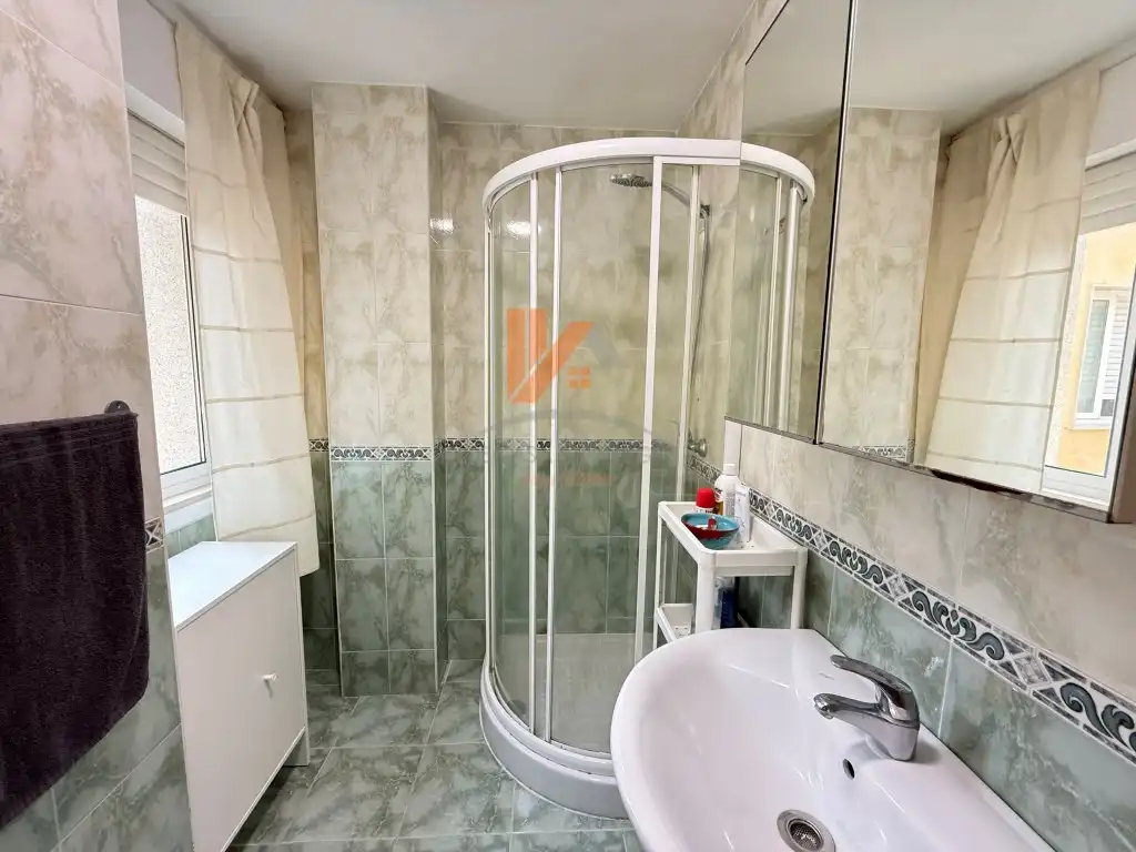 Badezimmer von Maisonette zum Verkauf in Ames mit Möbliert