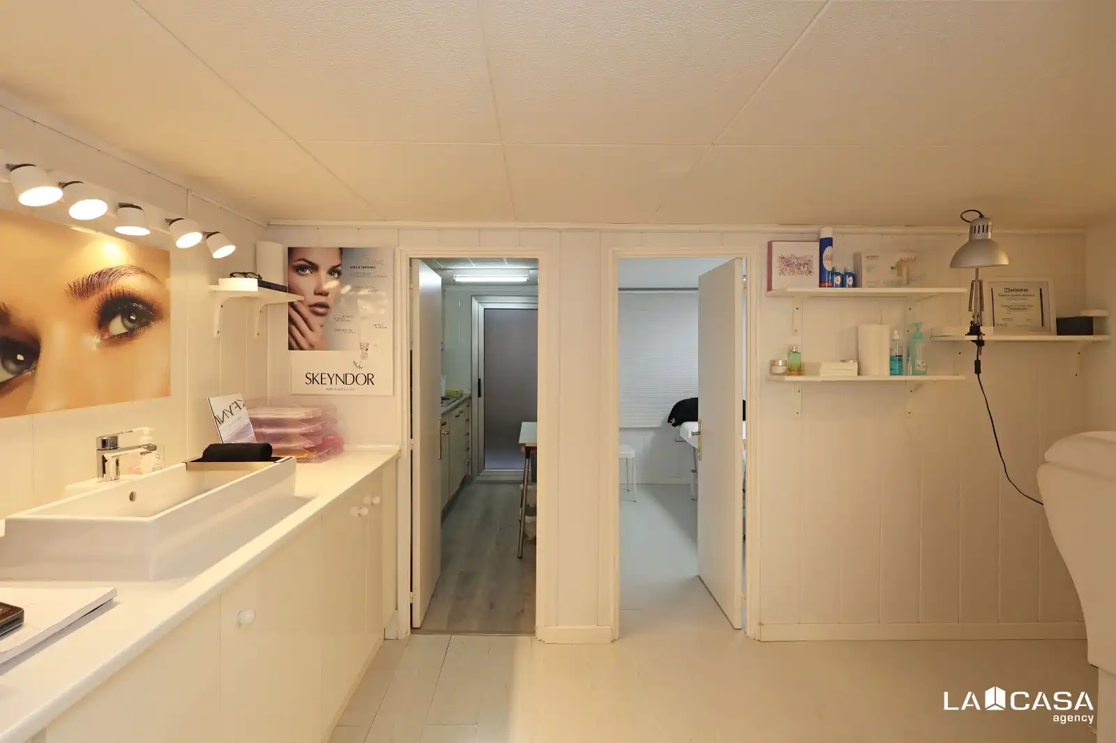 Business premises for transfer in Carrer de Blai, imagen 5