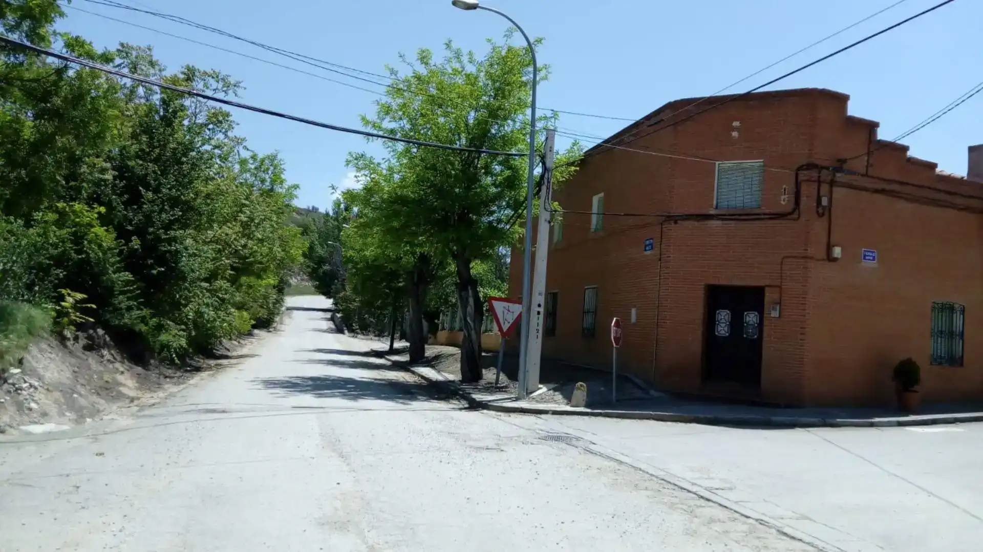 Vista exterior de Casa adosada en venda en La Peraleja   amb Traster i Balcó