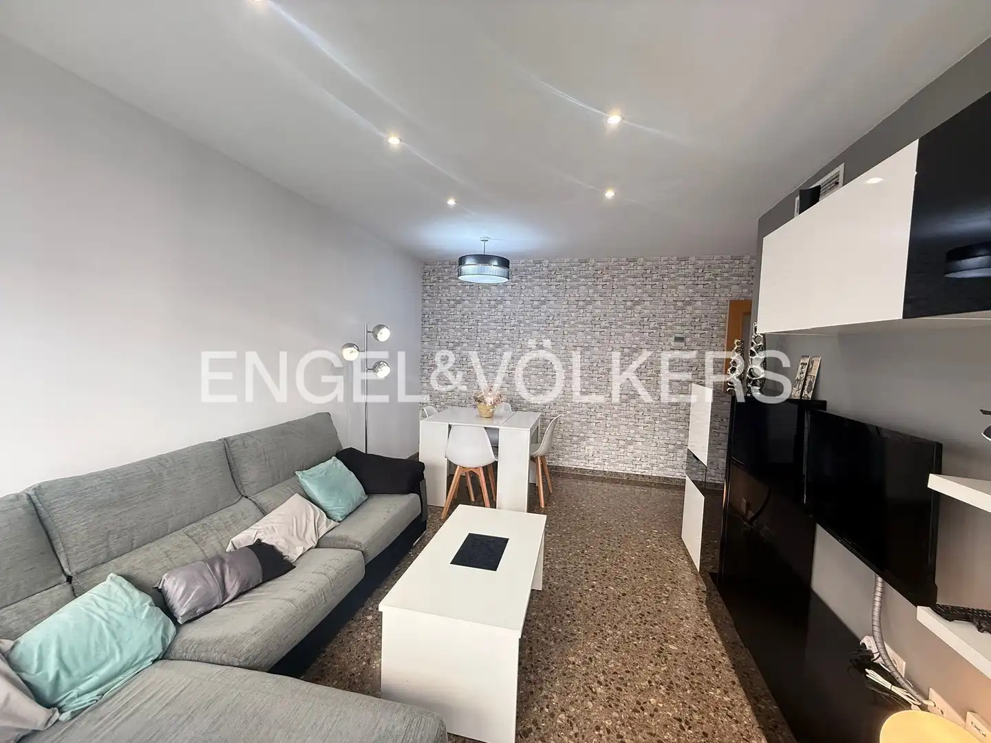 Living room of Flat for rent in Paiporta  with Air Conditioner and Heating