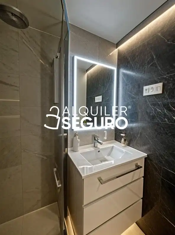 Bany de Estudi de lloguer en Madrid amb Aire condicionat