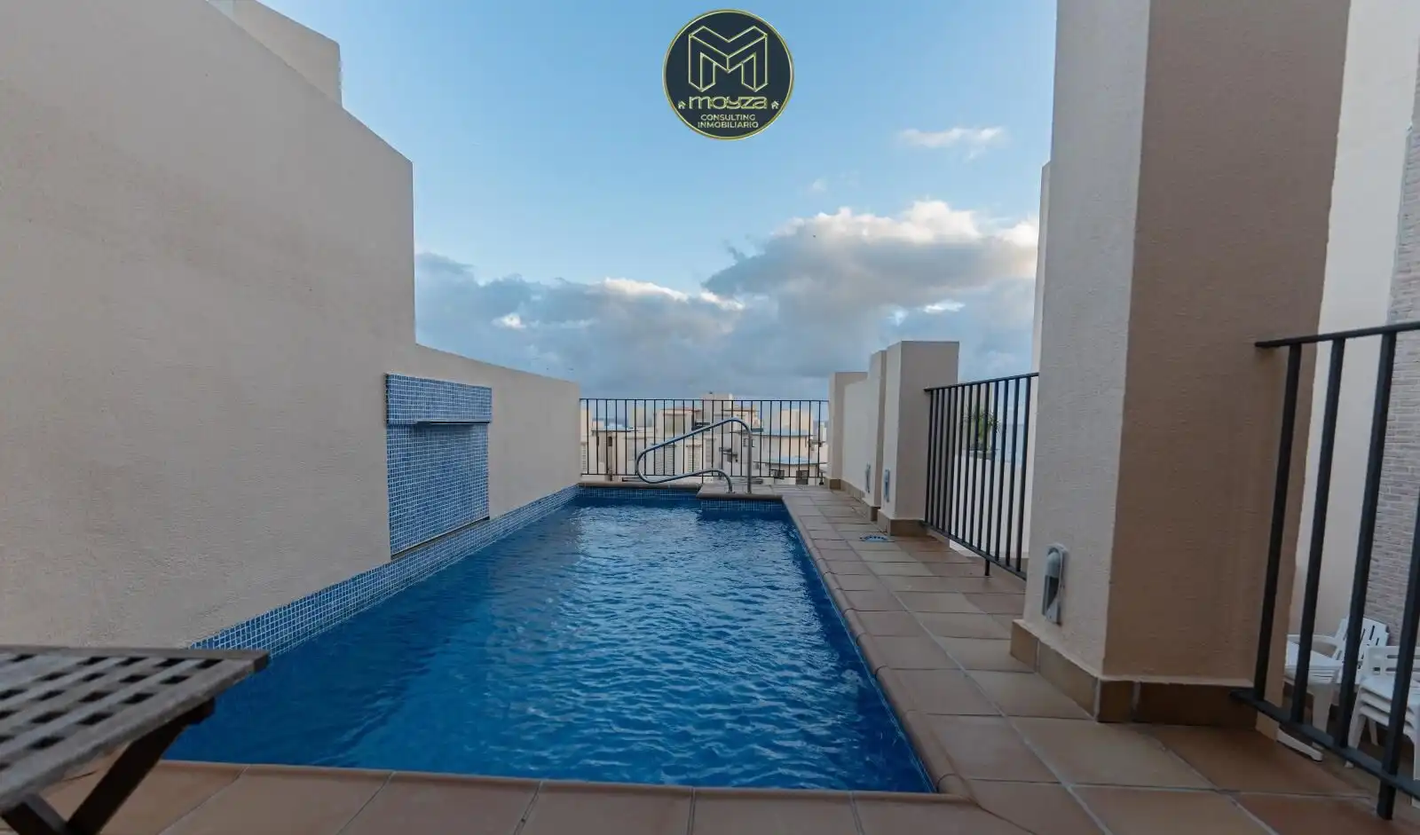 Schwimmbecken von Dachboden zur Miete in Estepona
