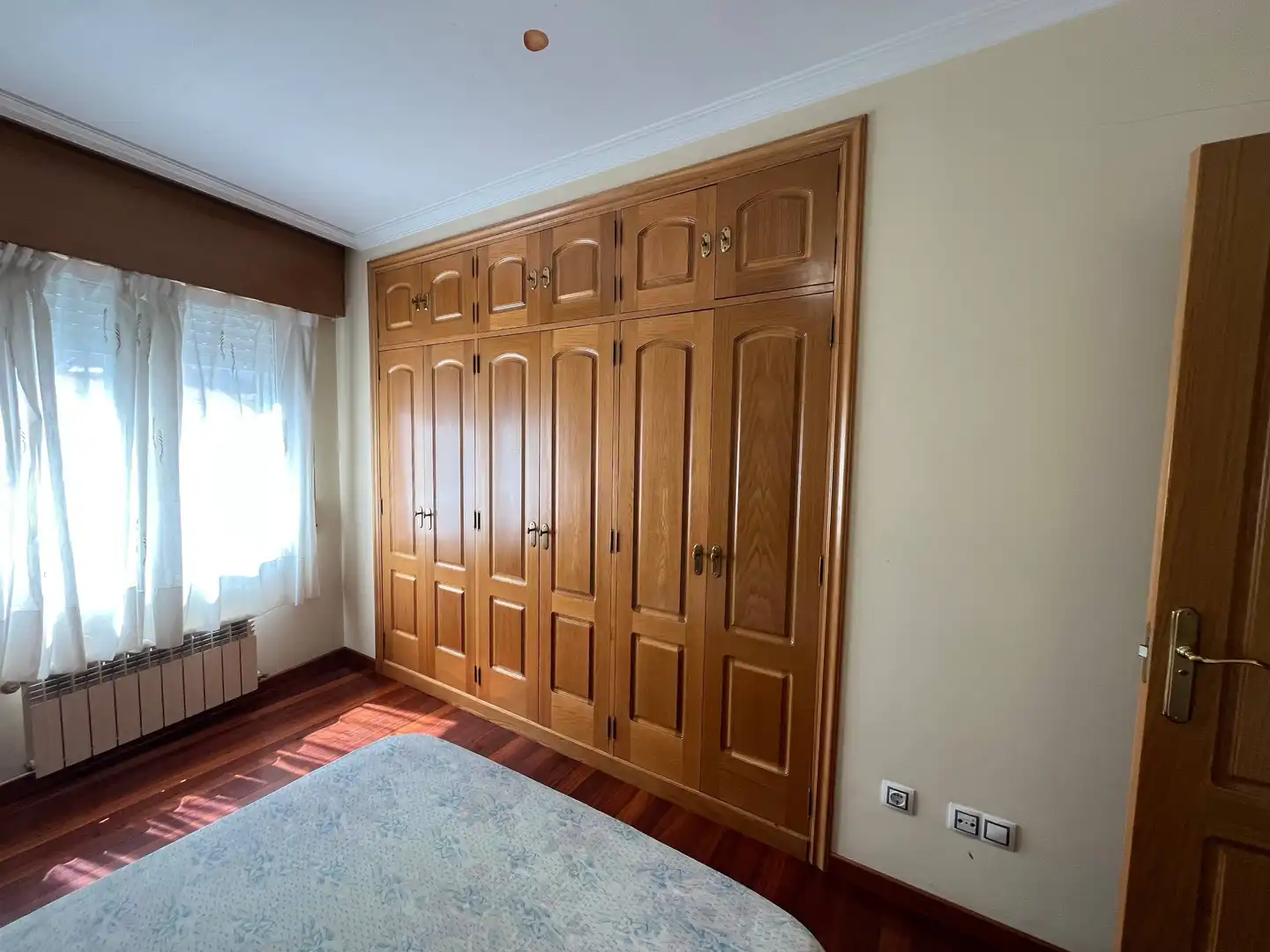 Habitación de Piso de alquiler en Santiago de Compostela  con Calefacción, Trastero y Amueblado