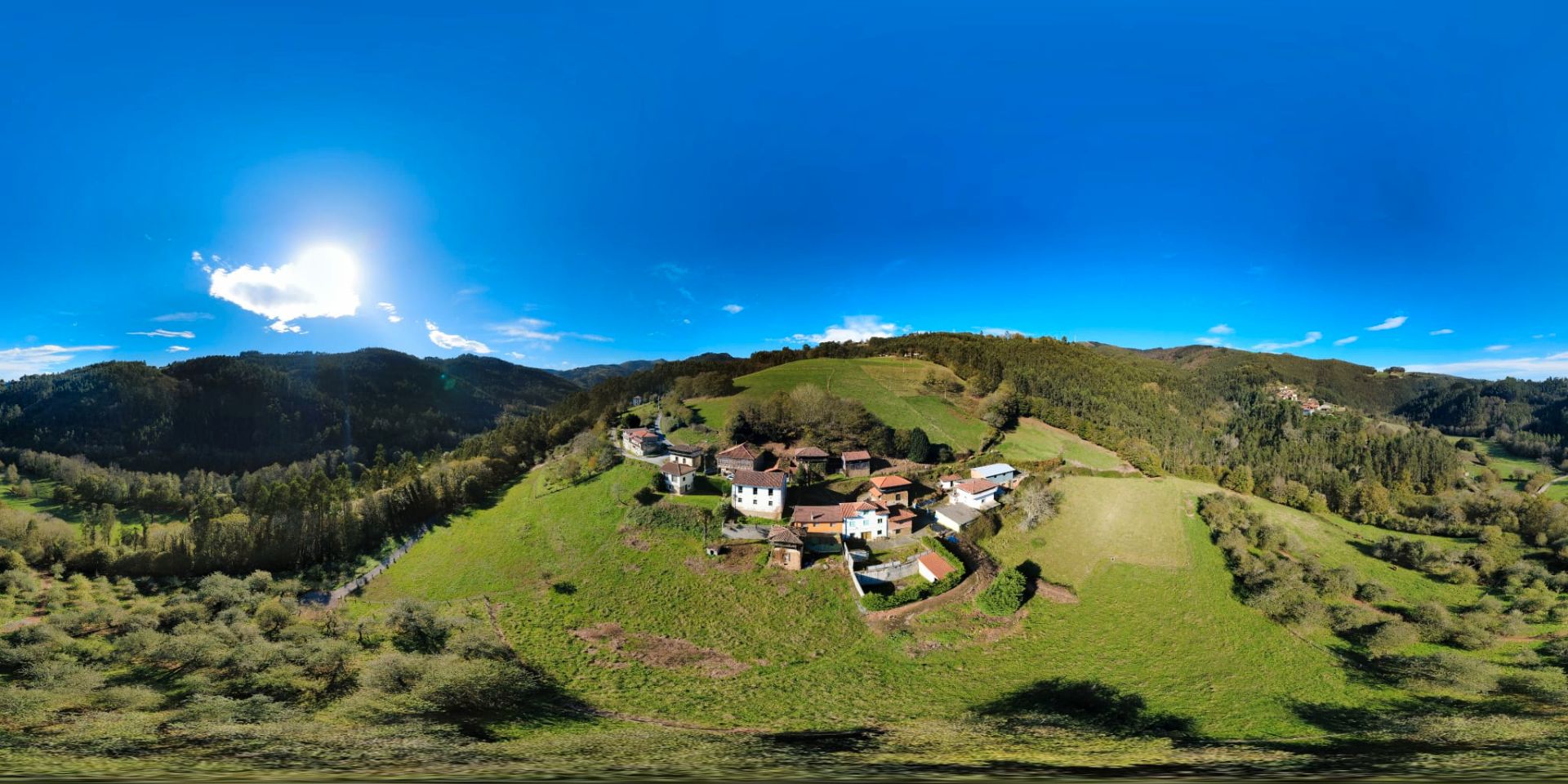 Vista exterior de Casa o xalet en venda en Salas amb Jardí privat