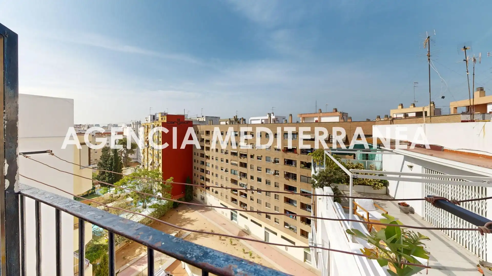Exterior view of Flat for sale in Valencia  with Air Conditioner and Balcony