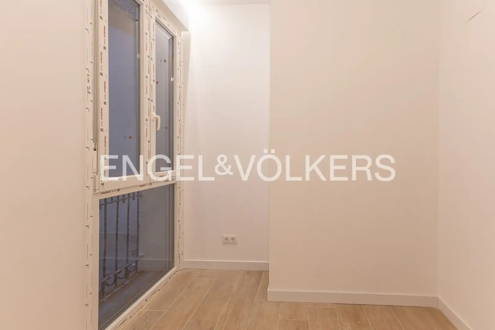 Balcony of Flat for sale in Madrid  with Air Conditioner and Heating