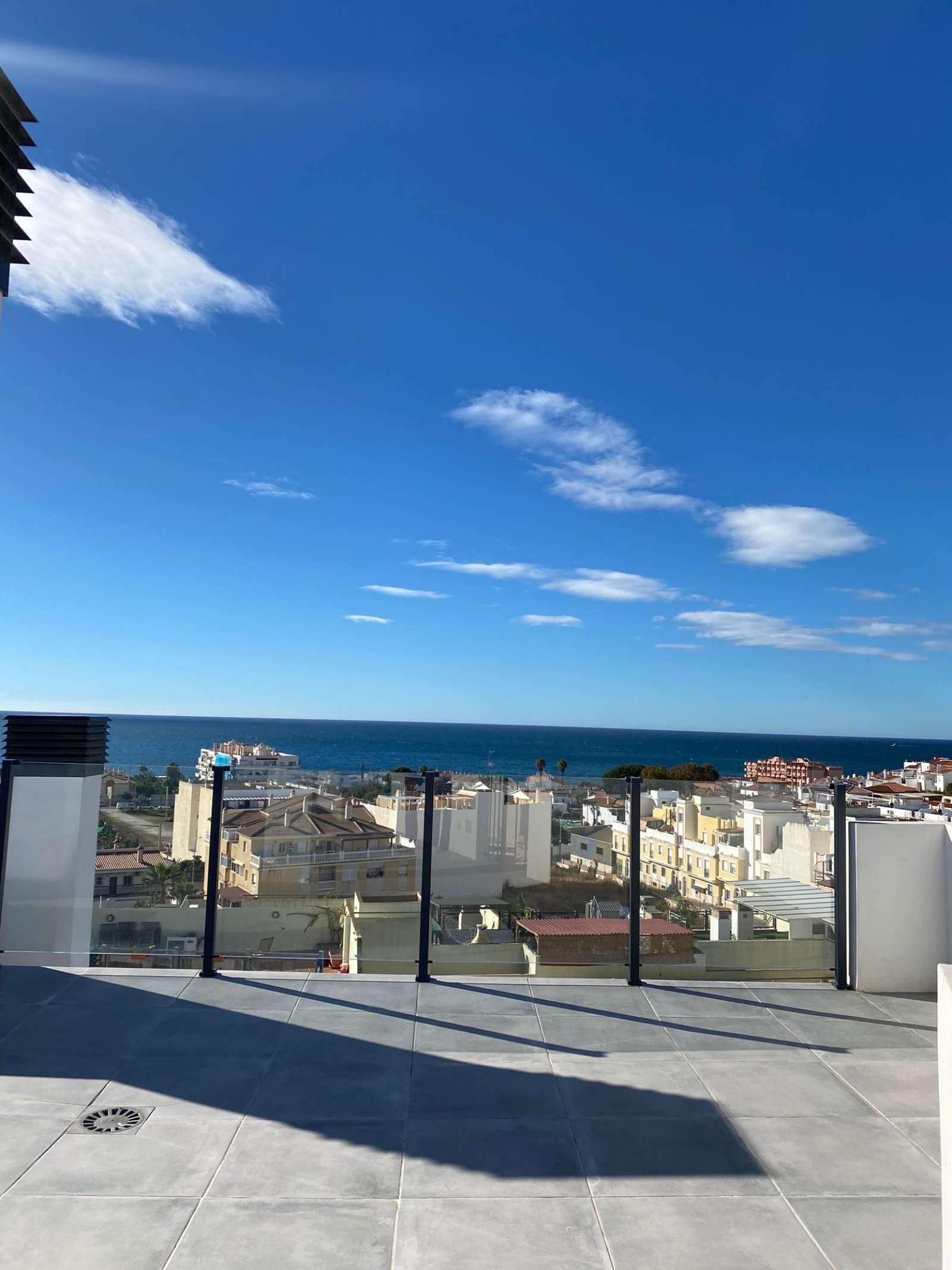 Vista exterior de Apartament per a compartir en Rincón de la Victoria amb Aire condicionat i Terrassa