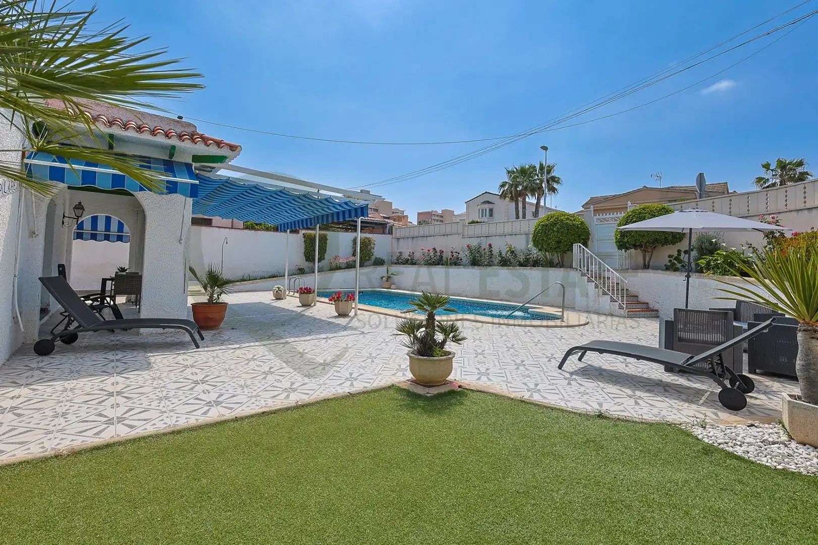 Piscina de Casa o xalet en venda en Elche / Elx amb Jardí privat, Terrassa i Piscina