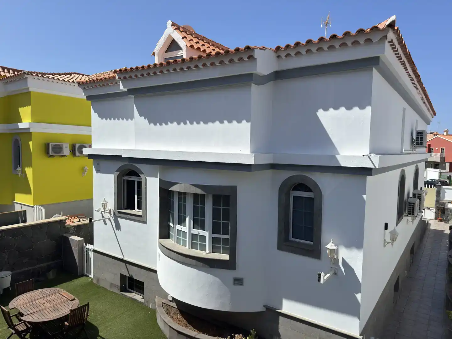 Vista exterior de Casa o xalet en venda en San Bartolomé de Tirajana amb Aire condicionat