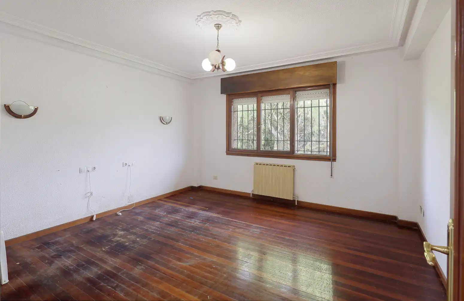 Dormitori de Casa o xalet en venda en Gijón  amb Calefacció, Parquet i Terrassa