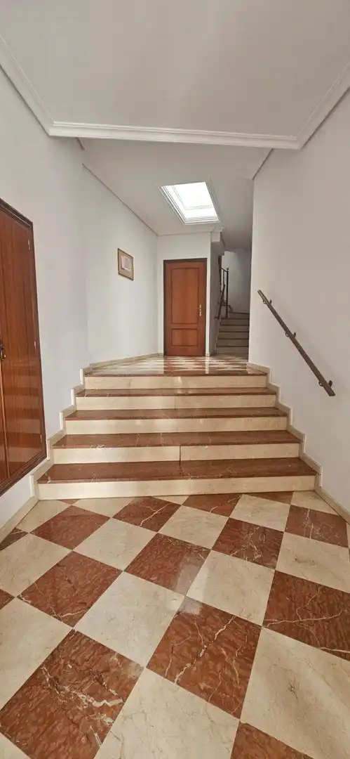 Wohnung zur Miete in Dos Hermanas mit Klimaanlage, Terrasse und Möbliert