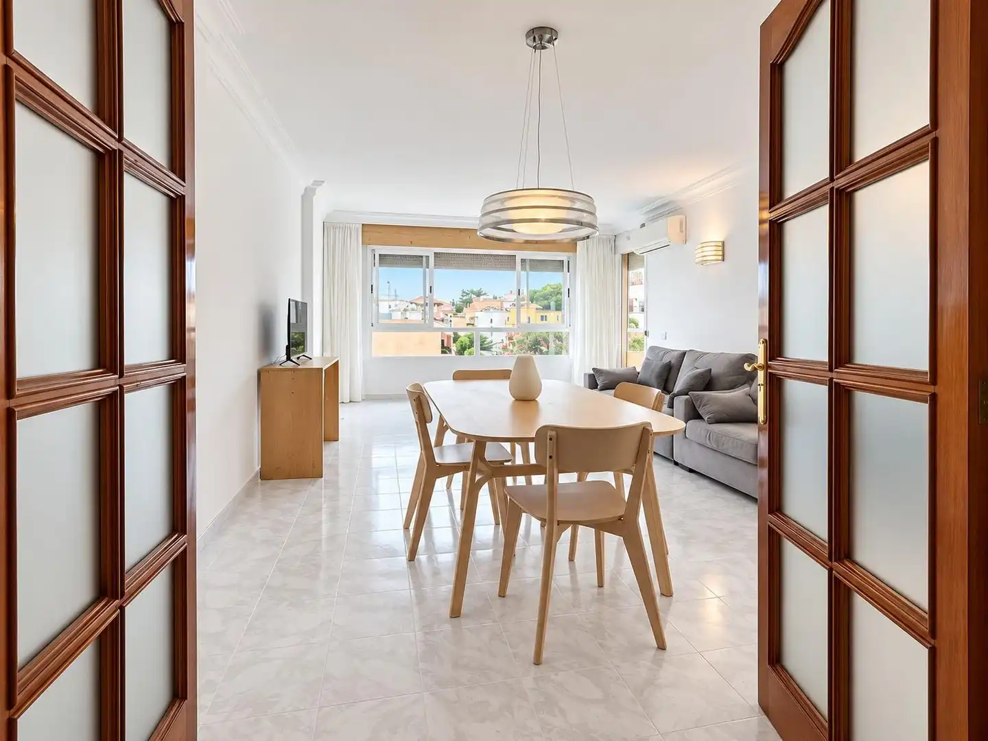 Appartamento con terrazza in affitto a Ponent